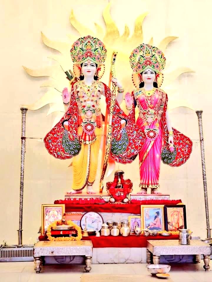 मेरे तन मन धड़कन में सिया राम राम है,

मन मंदिर के दर्पण में सिया राम राम है..!!

राम सिया राम सिया राम जय जय राम 🙏🚩