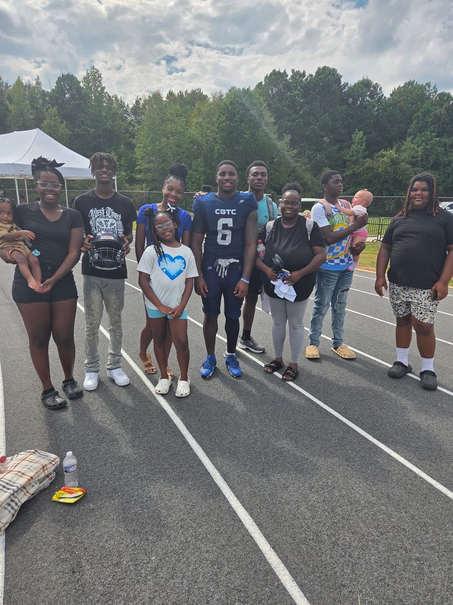 Damarion_6's tweet photo. Week 3✅… business handled against Mississippi prep. On to the next blessed to be able! @JUCOFFrenzy #family https://t.co/9KrWESgPK4