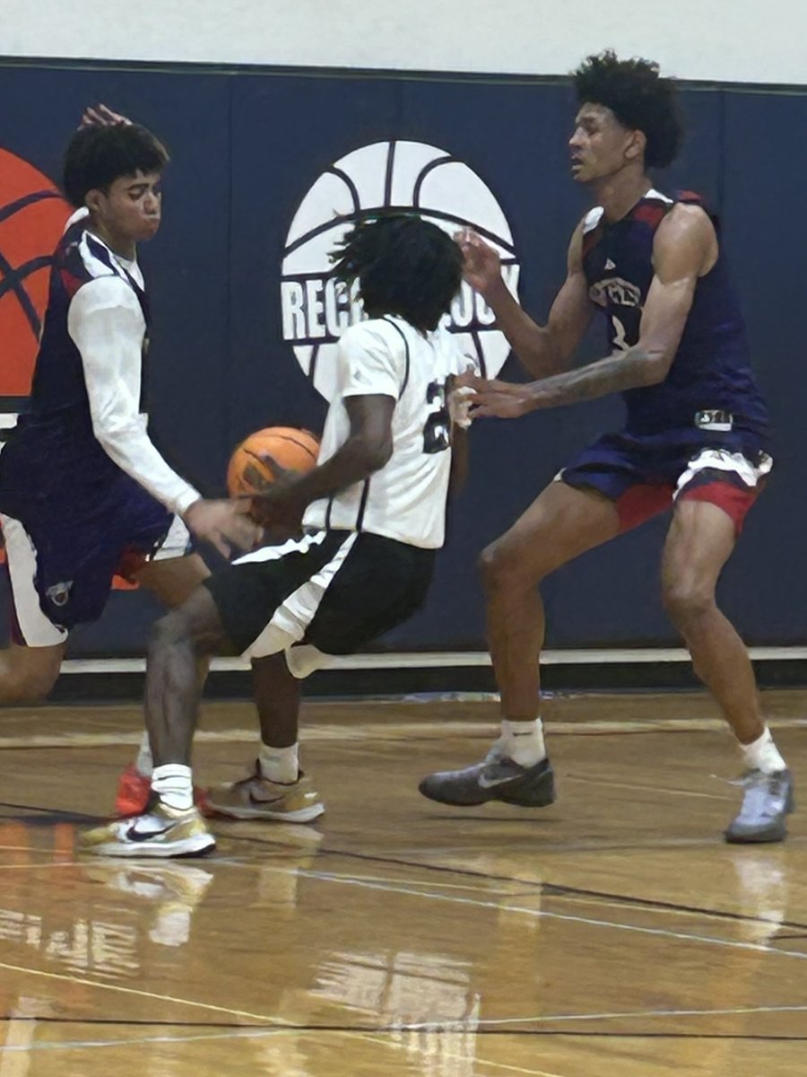 St Patrick’s 6’0 Sr guard Maurice Neeley turned in an outstanding floor game in the Shamrocks win over Oak Park this morning.  Scored 17 pts, 6 rebs, 2 ast and 2 steals. A true stat stuffer who is the heart of our team.