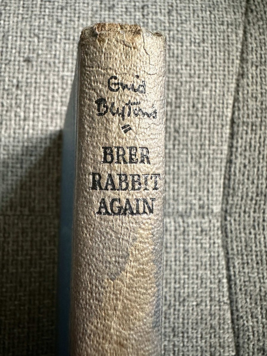 HoneyburnBooks's tweet image. 💖 1963*1st* Brer Rabbit Again - Enid Blyton (Grace Lodge Illust) Dean &amp;amp; Son Ltd 💖 by Honeyburn Books (UK)

Starting from 🤑 £5.00 🤑

Shop now 🛍️ at tinyurl.com/23czaxj9

#BrerRabbit #EnidBlyton #EnidBlyton #GraceLodge #LoveEnidBlyton