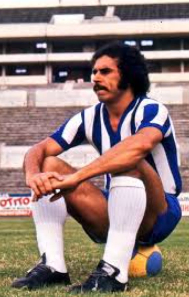 El porte de Milton Carlos.

Jóvenes, ni se imaginan a un futbolista actual con esa pinta.