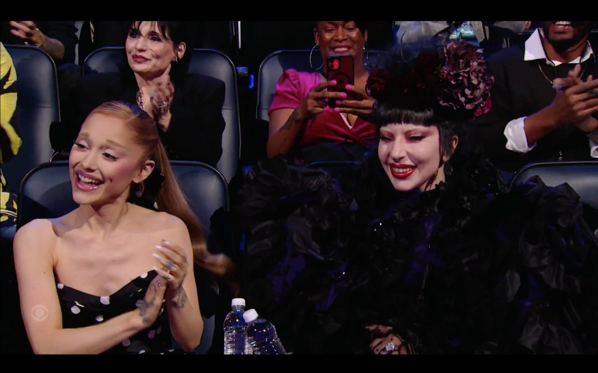 MAIS QUE AMIGAS! Ariana Grande e Lady Gaga JUNTAS no #VMAs