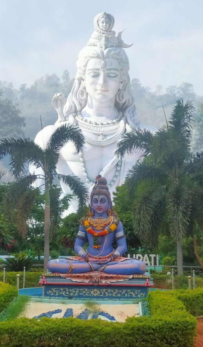 शिव ही आदि हैं, शिव ही अनंत हैं।
उनके ध्यान में शांति है और उनके नाम में मोक्ष का मार्ग।
भोलेनाथ की भक्ति से जीवन पवित्र हो जाता है।
हर हर महादेव 🙏