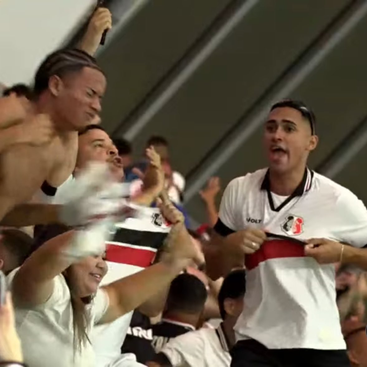 O SANTINHA SUBIU!!! É FESTA EM PERNAMBUCO.