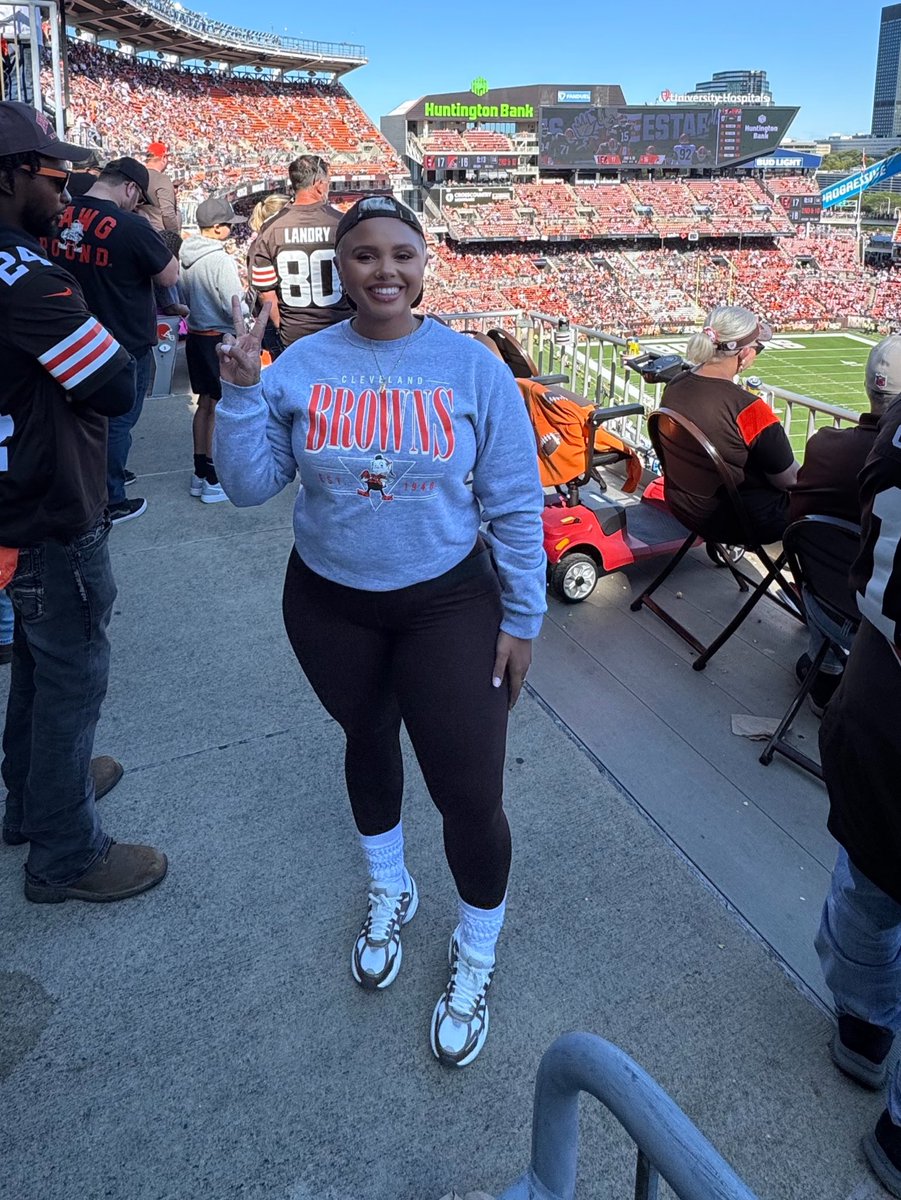 Dear Queen tweet media