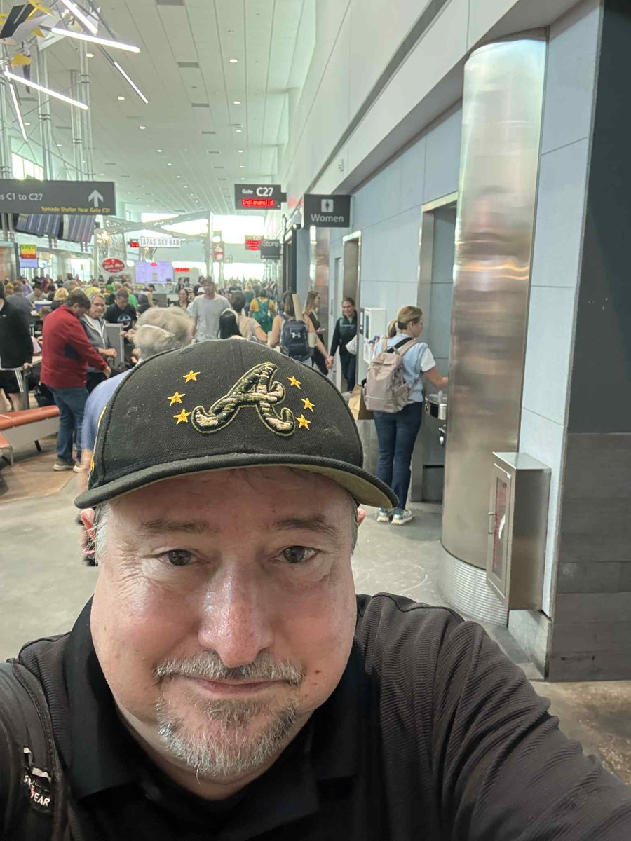 And that's a wrap on #CrimeCon2025 
A wildly successful event by all accounts.
Made new friends and contacts, learned a *ton* of all stuff #TrueCrime 
Can you read the destination on gate C27?

Side note: my Uber driver to the last day of CrimeCon drove a white Ford Bronco 😱