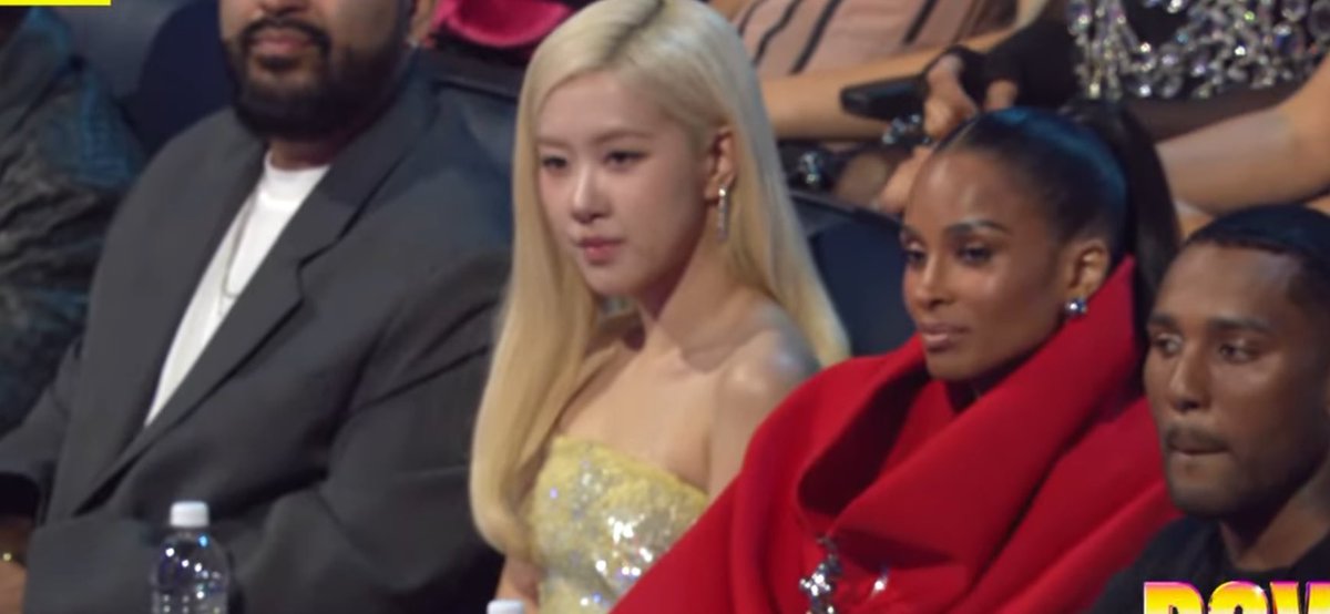 BLACKPINKBRASIL's tweet photo. Rosé no #VMAs 2025 🔥

VMAS PRESENTER ROSÉ
#ROSÉ_VMAs #ROSÉ https://t.co/oR5dWoDjBh