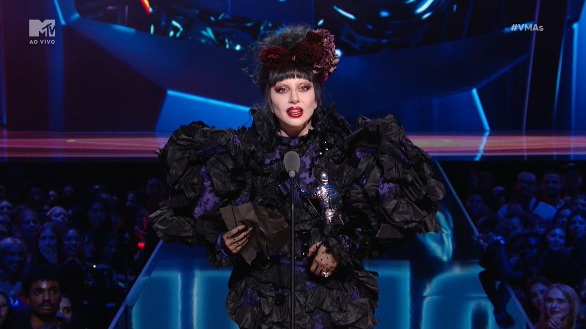 AMENARTPOP's tweet image. LADY GAGA WON ARTIST OF THE YEAR AT THE #VMAs