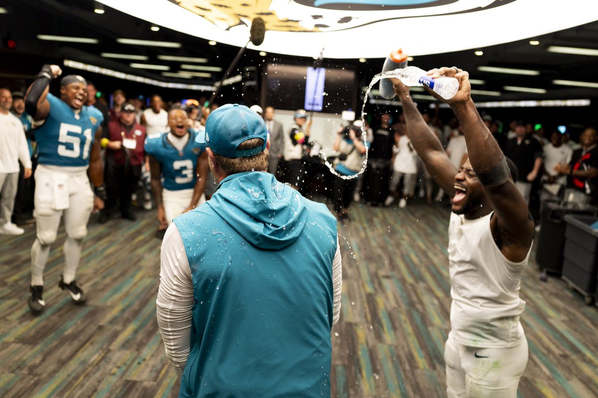 JourdanJD's tweet photo. Congrats Coach! https://t.co/rFVFuSiSDz