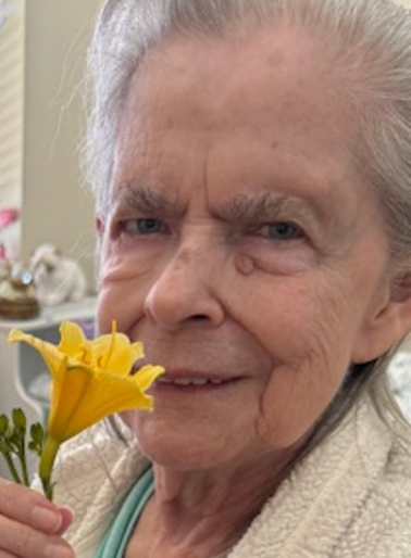John_Batchelor1's tweet photo. An AMAZING friend visited my mother today and shared a beautiful picture with me. ❤ My mother (age 83) has a condition called Lewy Body Dementia and lives at a memory care facility in Minnesota. https://t.co/N25QEUCdSb
