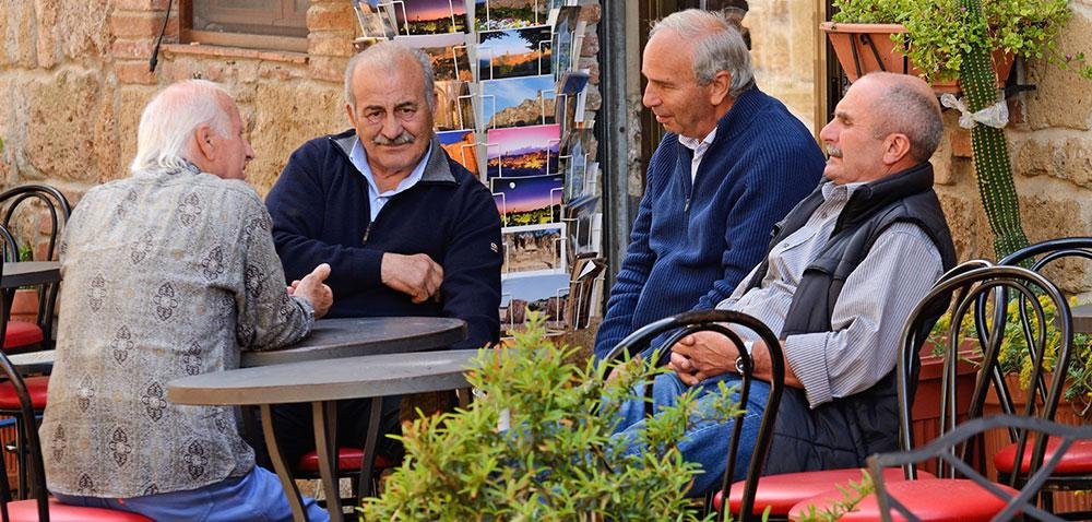 Europeans live past 100 while:
🍝 Eating carbs all day
🍷 Drinking wine daily
🚶 Rarely stepping into a gym

Americans try the same…
⚠️ They get obese
⚠️ They get sick
⚠️ They burn out

It took me years to piece this together—
but I finally found the real reason why. 🧵