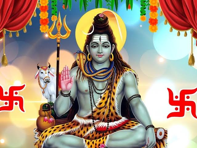 सिर पर चंद्रमा, गले में सर्प, और मन में संसार की शांति – यही है महादेव।
जय महाकाल
हर हर महादेव 🙏