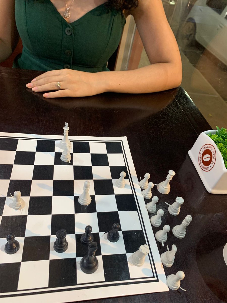 saramacciel's tweet image. O pós culto do meu irmão com a noiva dele: ☕️♟️