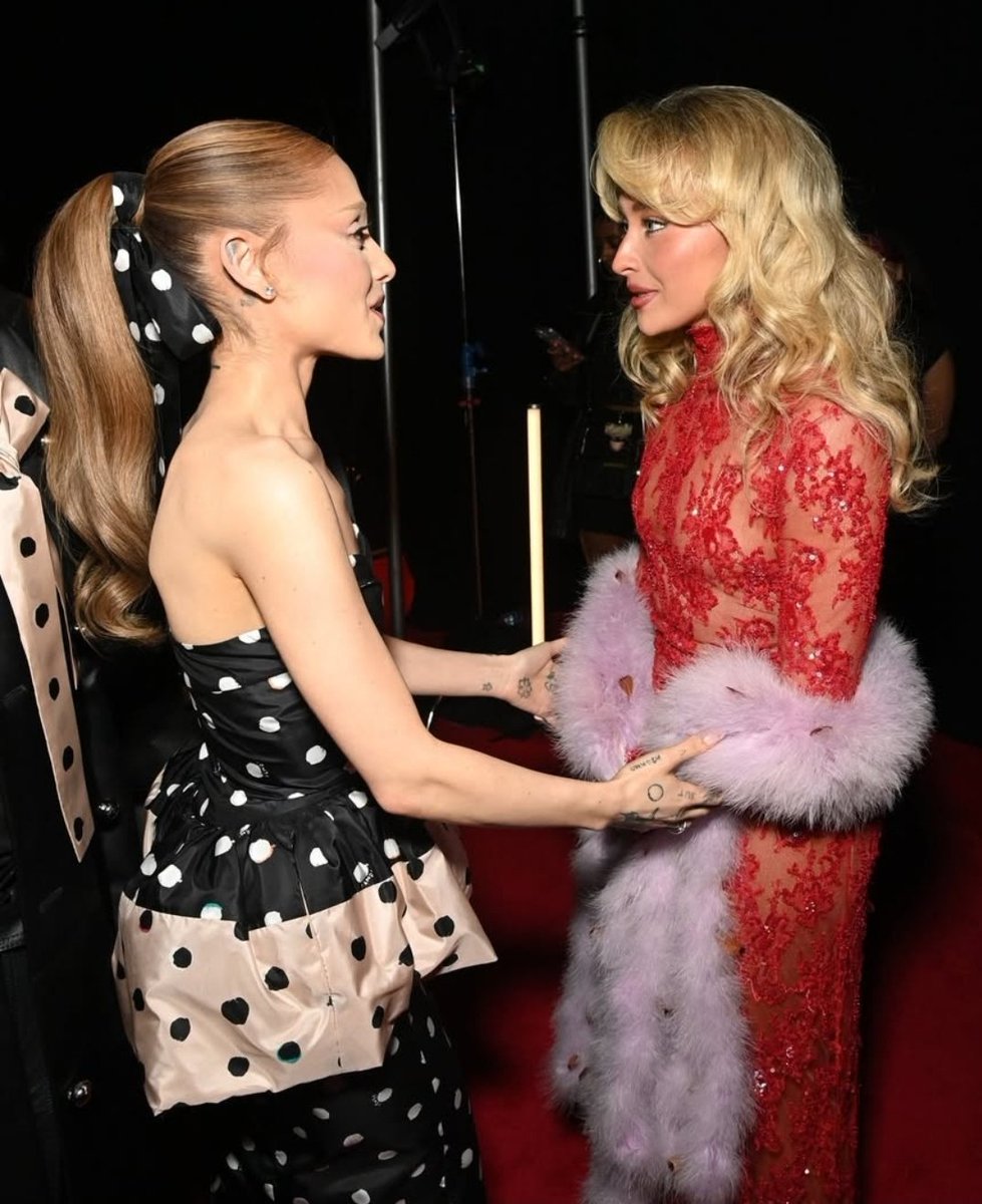 beybeech's tweet image. OH IT'S NO LONGER ARIBRINA CRUMBS IT'S THE WHOLE ARIBRINA PIE