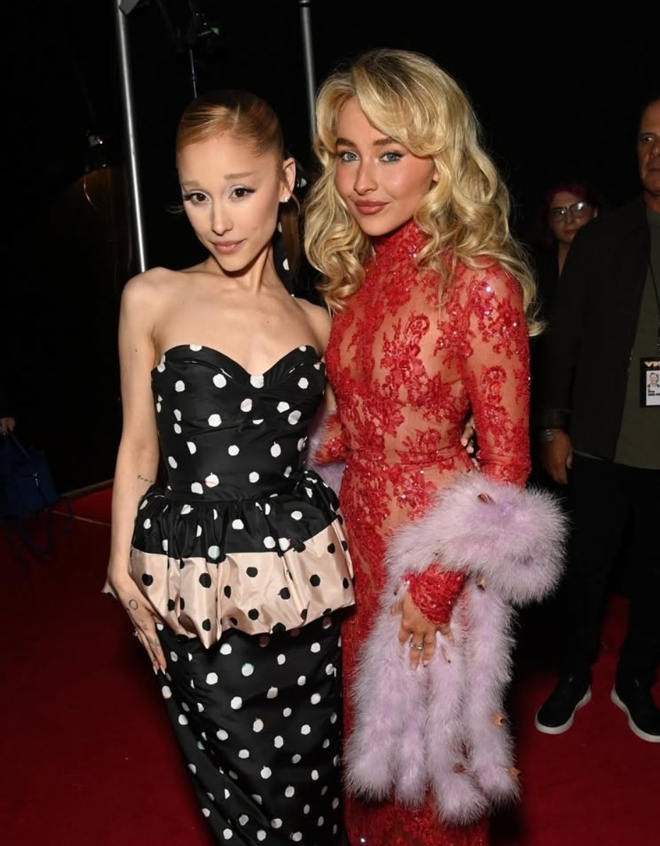 beybeech's tweet image. OH IT'S NO LONGER ARIBRINA CRUMBS IT'S THE WHOLE ARIBRINA PIE