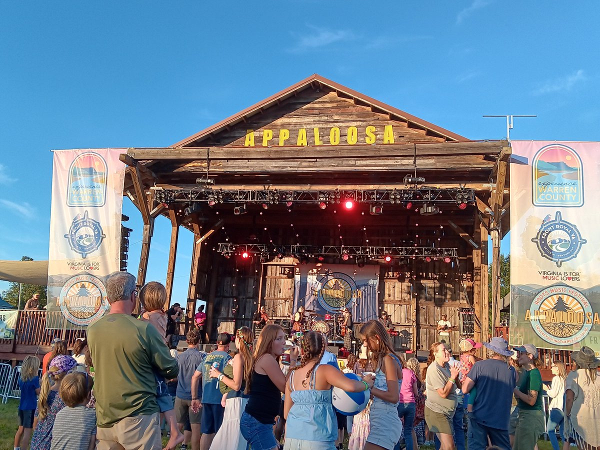 JennyRThompson's tweet photo. Two weekends in a row of Screaming Orphans - got to love festival season https://t.co/cw4AY5GZ3U