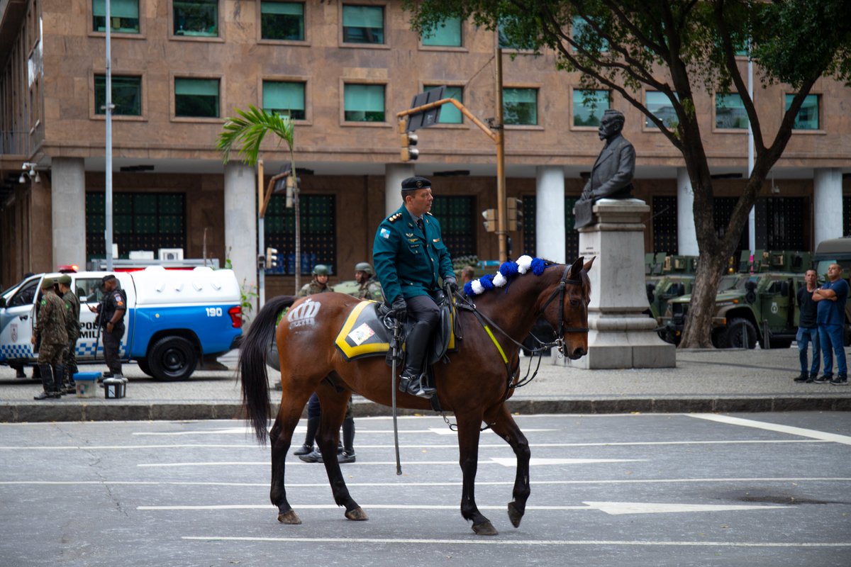 PMERJ's tweet photo. Neste 7 de setembro, celebramos a Independência do Brasil com orgulho e honra, destacando a majestosa participação da Cavalaria da #PMERJ! 🐎
#RPMont #Cavalaria #DiaDaIndependência #OrgulhoBrasileiro #7deSetembro https://t.co/JCvnI7afNN