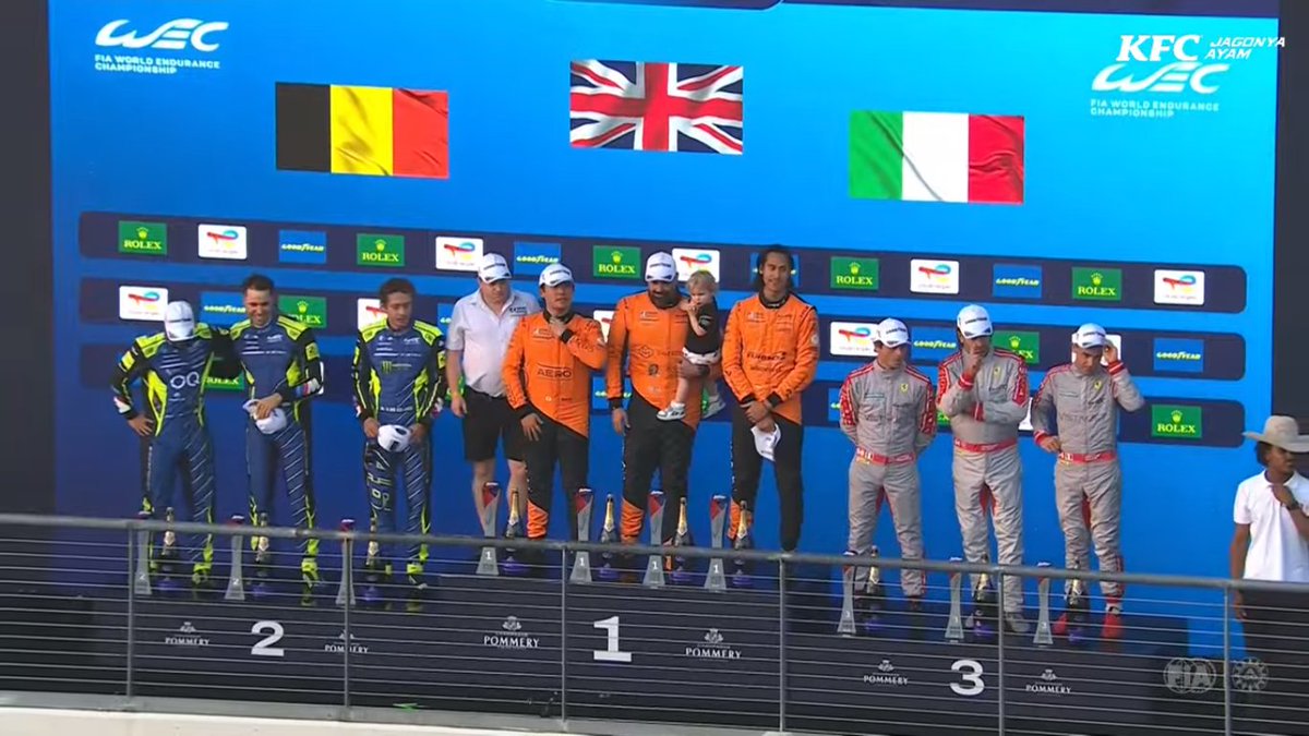 LambeResing's tweet photo. Sean Gelael satu podium sama Valentino Rossi coyyyyy

#WEC #6HCOTA https://t.co/nJf3fUJKJv