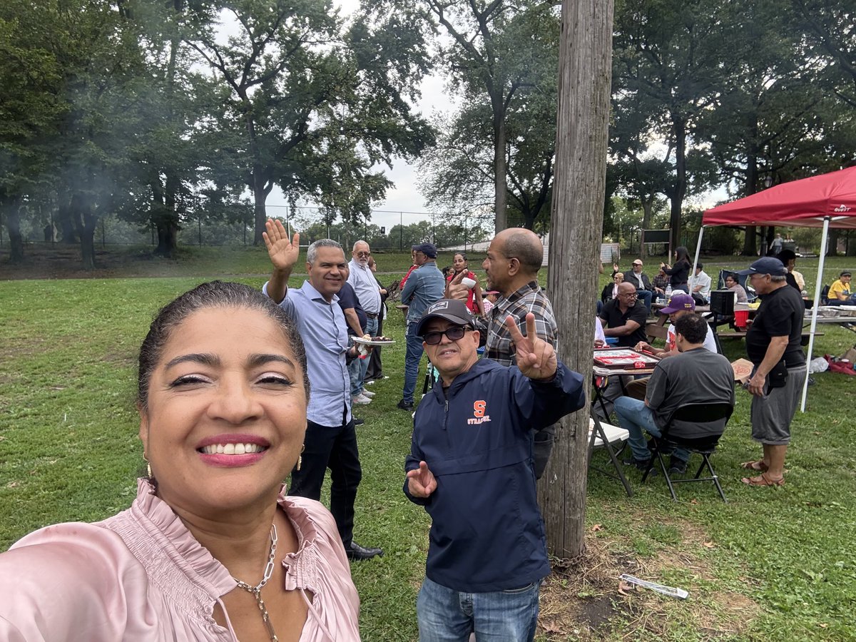 La peña del Bronx, PLD, NY.
Con el PLD se Vivian mejor, por eso vuelve el PLD 2028. ⁦<a href="/PLDenlinea/">PLD</a>⁩ ⁦<a href="/ElPeledeistard/">El Peledeista</a>⁩