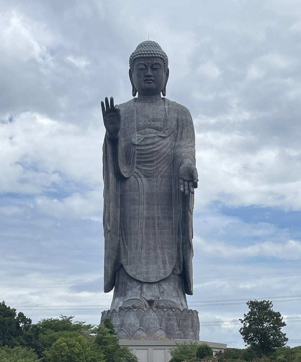 atsugi_HM's tweet photo. ﾏｰｹｯﾄｽﾀｯﾌの夏休みの思い出🌻
大仏様の存在感すご‼️
2025.11.8(土)9(日)『CHIKAﾌｪｽ』にて厚木ﾊﾝﾄﾞﾒｲﾄﾞﾏｰｹｯﾄ開催決定🎊
9.10.13:00〜出店者募集ｽﾀｰﾄ☆
詳細はHPで確認🔍
#牛久大仏 #イベント #ハンドメイド #本厚木 #厚木市 #chikaフェス #厚木ハンドメイドマーケット https://t.co/hRgu6ojNpF