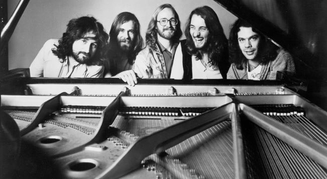 Pikerias's tweet image. El Dato! Con la partida de #RickDavies q.e.p.d recordamos que la primera canción que sonó en #VeracruzEstereo Medellín 98.9 FM el 4 de julio de 1984 fue #TheLogicalSong de #Supertramp. Legado radial que recordamos por @oscartitolopez y @Sturrock1 con otros compañeros.