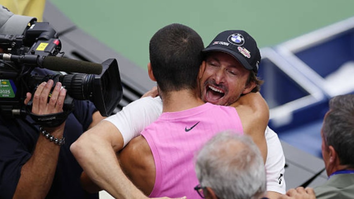 Se ha pasado Ferrero por rueda de prensa y, de todo lo que ha dicho, me quedo con esto:

🗣️ "Lo bueno de Carlos es que es camaleónico. Le puedes pedir lo que sea y se adapta y lo consigue. Eso lo trasladamos a los entrenamientos. Después de Wimbledon, le pedimos ciertas cosas en