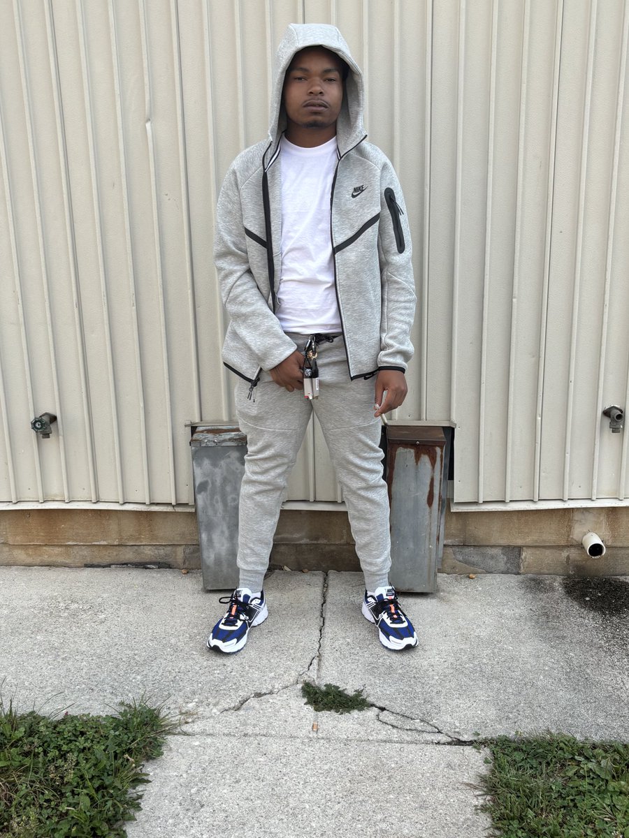 bhp_noodlez's tweet photo. I got in my bag💰I ain’t coming out I’m still having bags but I keep running out sometimes I have thoughts 💭 then I have doubts then I go & figure it out.. #FreeStaytrue🔓 https://t.co/ywUhdNLPX2
