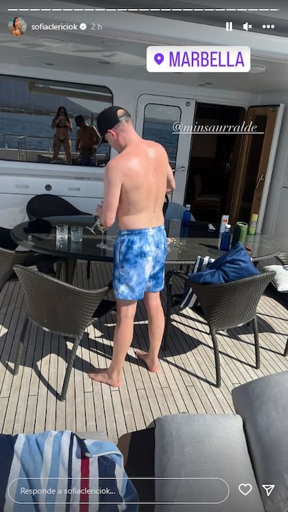 Cagan en un balde, no tienen asfalto, no tienen cloacas, en verano les tiene que dar agua en sachet, pero votan a los que se van con pvtas en yates por Europa. 

Tiene bosta en la cabeza 

#EleccionesEnPBA