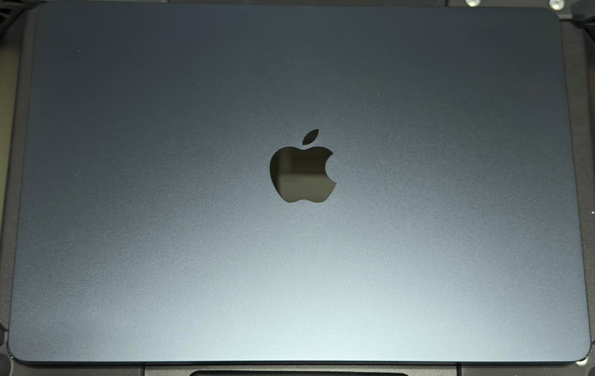 HighBridgeNX400's tweet image. カメラを買うために
データを保存と現像する用のPCを
買いました🫠
カメラまでいくら掛かるのか...😇
#MacBookAir