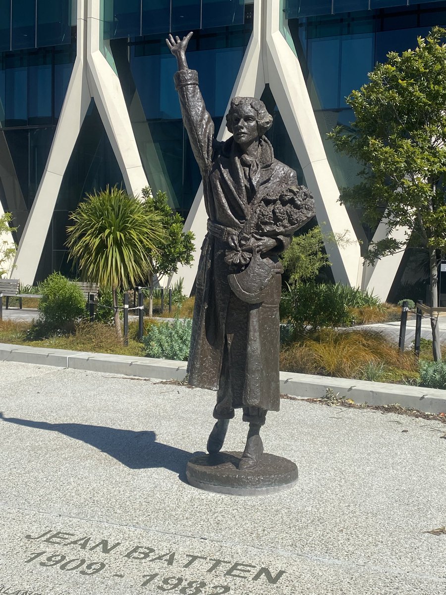 Great day for flying at <a href="/AKL_Airport/">Auckland Airport</a>