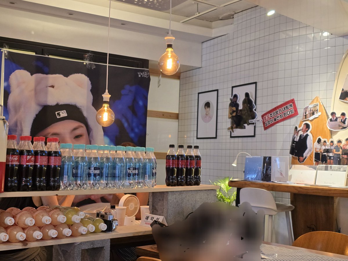 🚩친구랑 부산투어에 
셉민수를 곁들임🩷🩵 

: 우지송별회
사람냄새 가득한 카페!! 
너~무나 친절😭
그리고 구성도 알차고 곳곳에 예쁜지훈이가 가득한 공간이었음

나는 오늘이 몇일인지 모를란다...가지마..얘들아😭
<a href="/wooziuniverse_7/">WOOZI UNIVERSE</a>
#지훈아_늘_기다릴게
#지훈아_여긴_언제나_너의_자리야
