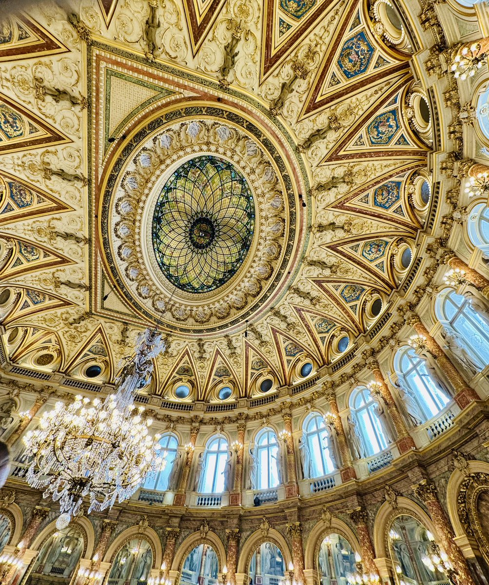 EleonoredeGroux's tweet image. Toujours d’actualité en ces temps troublés...
Les temps difficiles créent les hommes forts. 
Les hommes forts créent les périodes de paix. 
Les périodes de paix créent les hommes faibles. 
Les hommes faibles créent les temps difficiles. 
A méditer...