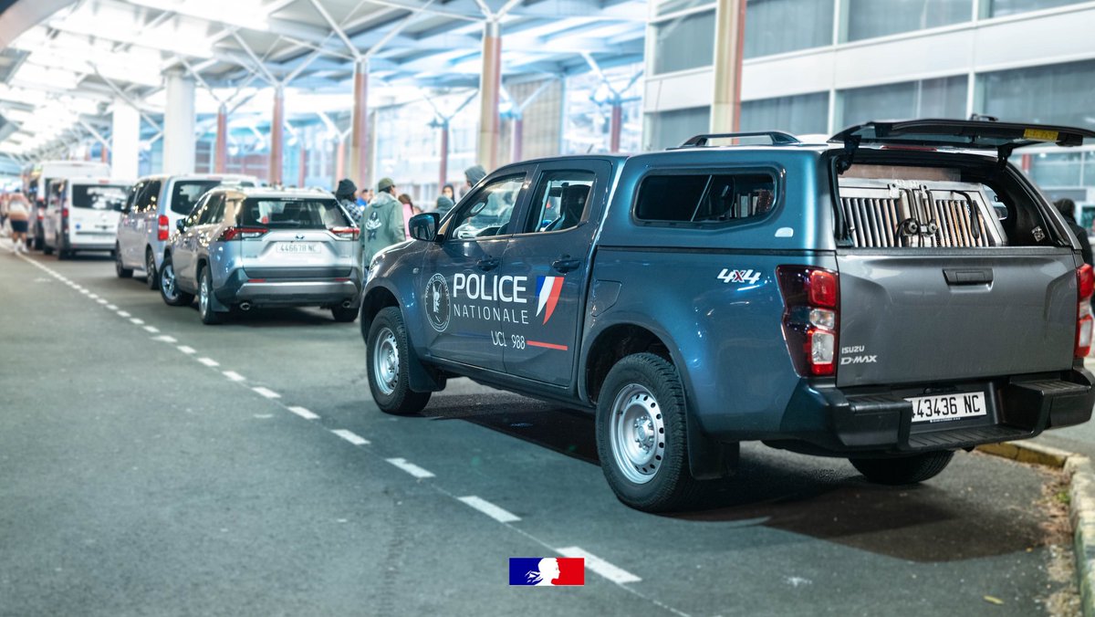 #ÉtatQuiProtège | Sécurisation à l’aéroport de La Tontouta.

Le Haut-commissaire de la République a souhaité qu’un dispositif de sécurité renforcé soit déployé aux abords de l’aérogare de La Tontouta.

Les forces de l’ordre accroissent leurs actions en raison de l’affluence liée