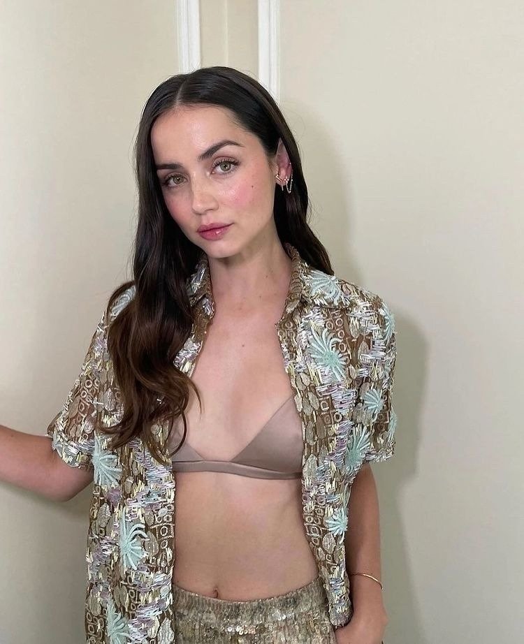 ana de armas fans (@dearmasonly) on Twitter photo 