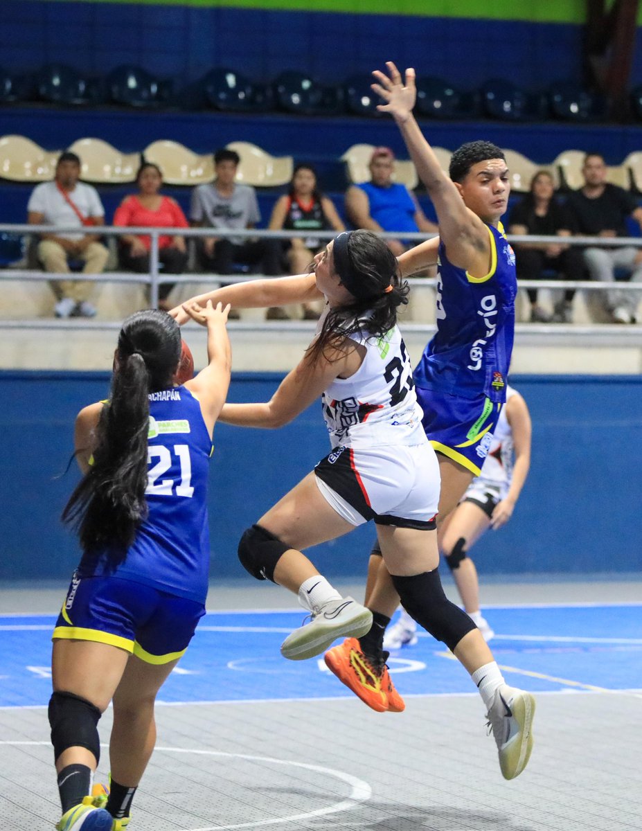 LMBF_ELSALVADOR's tweet photo. 🔥🏀 ¡Arrancó el Torneo Clausura 2025 Copa GanaPlay!

Santa Ana BC venció 65-60 a Ahuachapán BC en un duelo reñido y cargado de emoción, firmando su primera victoria del campeonato. 💪✨

#LMBF #CopaGanaPlay #Baloncesto https://t.co/zmHqr39UJW