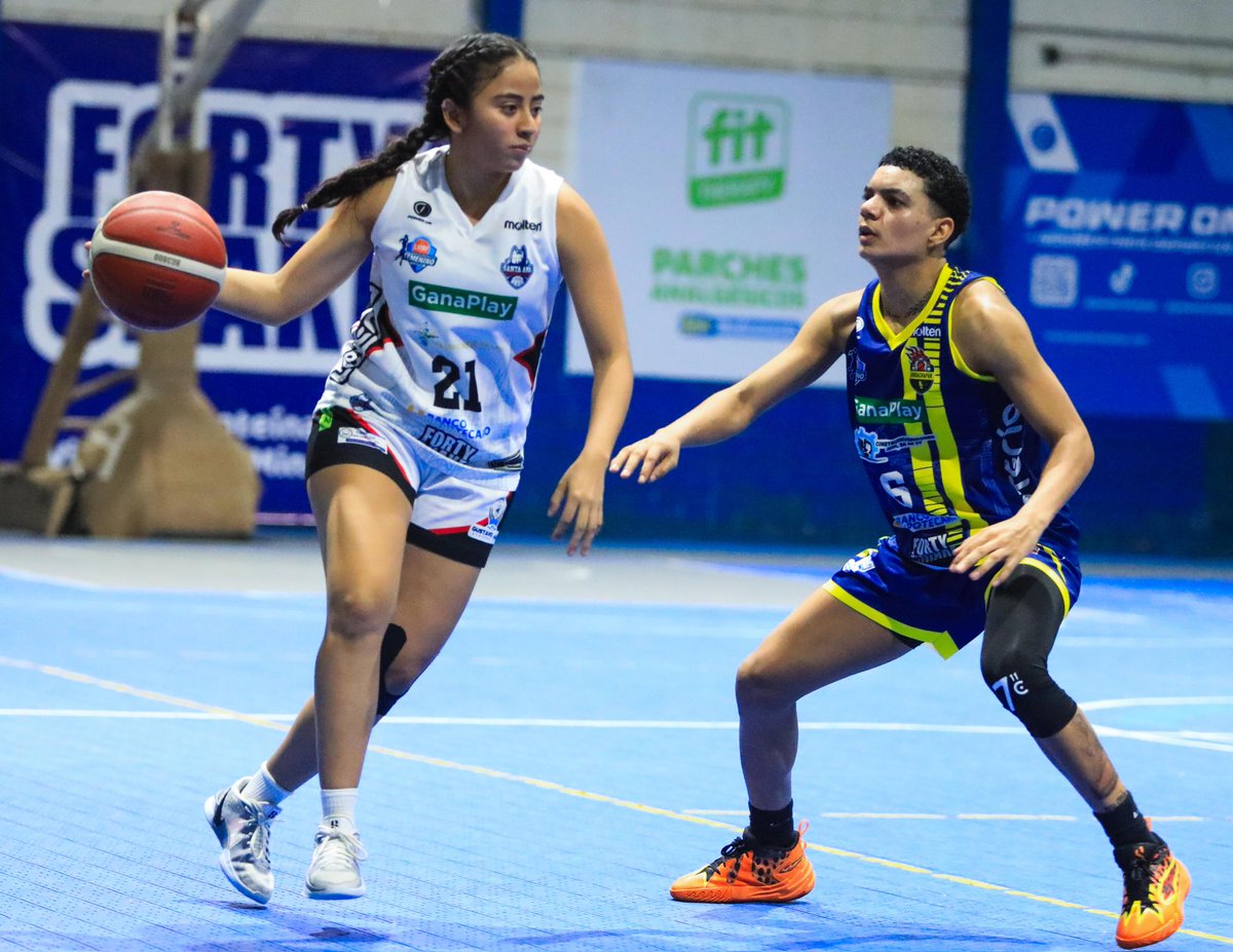 LMBF_ELSALVADOR's tweet photo. 🔥🏀 ¡Arrancó el Torneo Clausura 2025 Copa GanaPlay!

Santa Ana BC venció 65-60 a Ahuachapán BC en un duelo reñido y cargado de emoción, firmando su primera victoria del campeonato. 💪✨

#LMBF #CopaGanaPlay #Baloncesto https://t.co/zmHqr39UJW