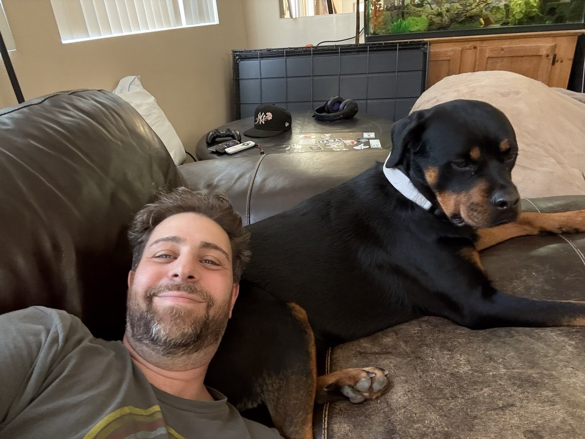 Awilliamsiii's tweet photo. Sunday’s are for me and my lady 💚🐶 https://t.co/0kCwODJiEf