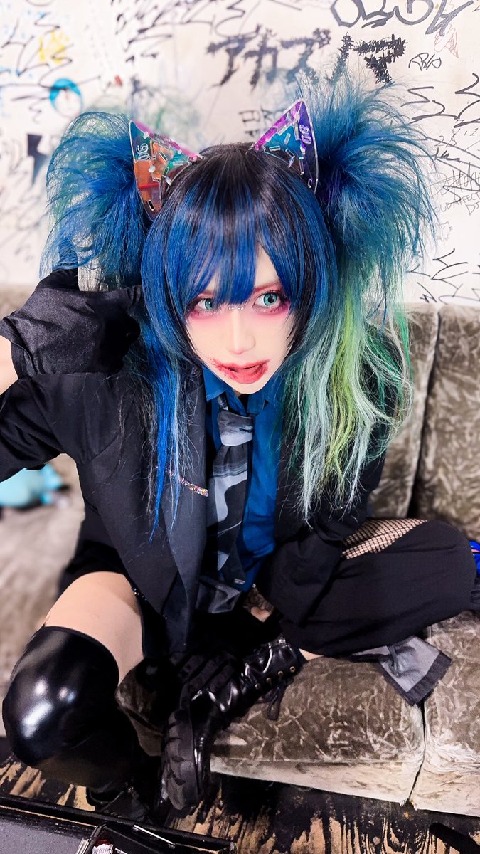 とある記事を見かけたしたまに聞かれるんで言っときます。
ロールシャッハは僕のソロプロジェクトでもセッションでも副業でも無い
僕が人生最大の熱量で死ぬ気でやってる"バンド"です。
次言われたら言った奴の口にアクキー刺して2度と開けなくします