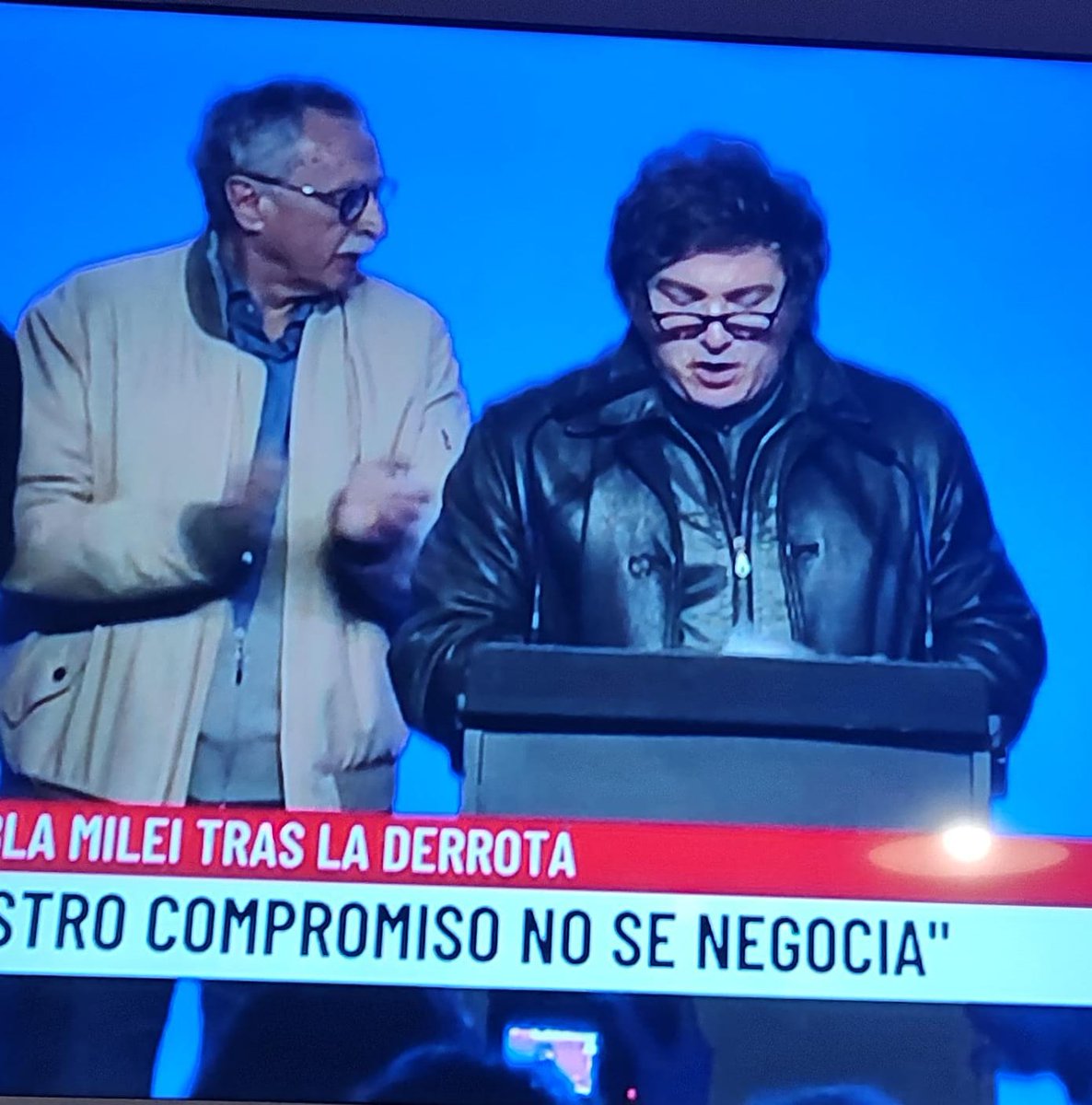 jorgenomefui's tweet photo. Muy buena idea la de nombrar a Lugones y tenerlo ahí en el plano principal todo el tiempo. Los muertos por fentanilo, el Garrahan, fenómenos barriales menores seguramente. https://t.co/4y6McRPwo1