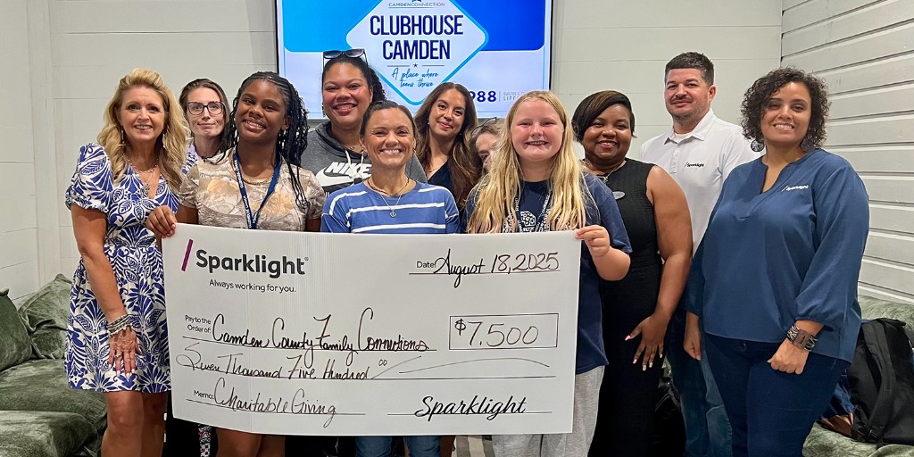 sparklightcares's tweet image. 🥗 Big things in Kingsland!
We’re proud to support Camden Connection in #KingslandGA with a $7,500 grant to grow the Healthy Eating Habits Program at Clubhouse Camden, featuring Chef Wanda Clark’s Wandaful Things Bistro! 👩
#SparklightCares #KingslandGA
