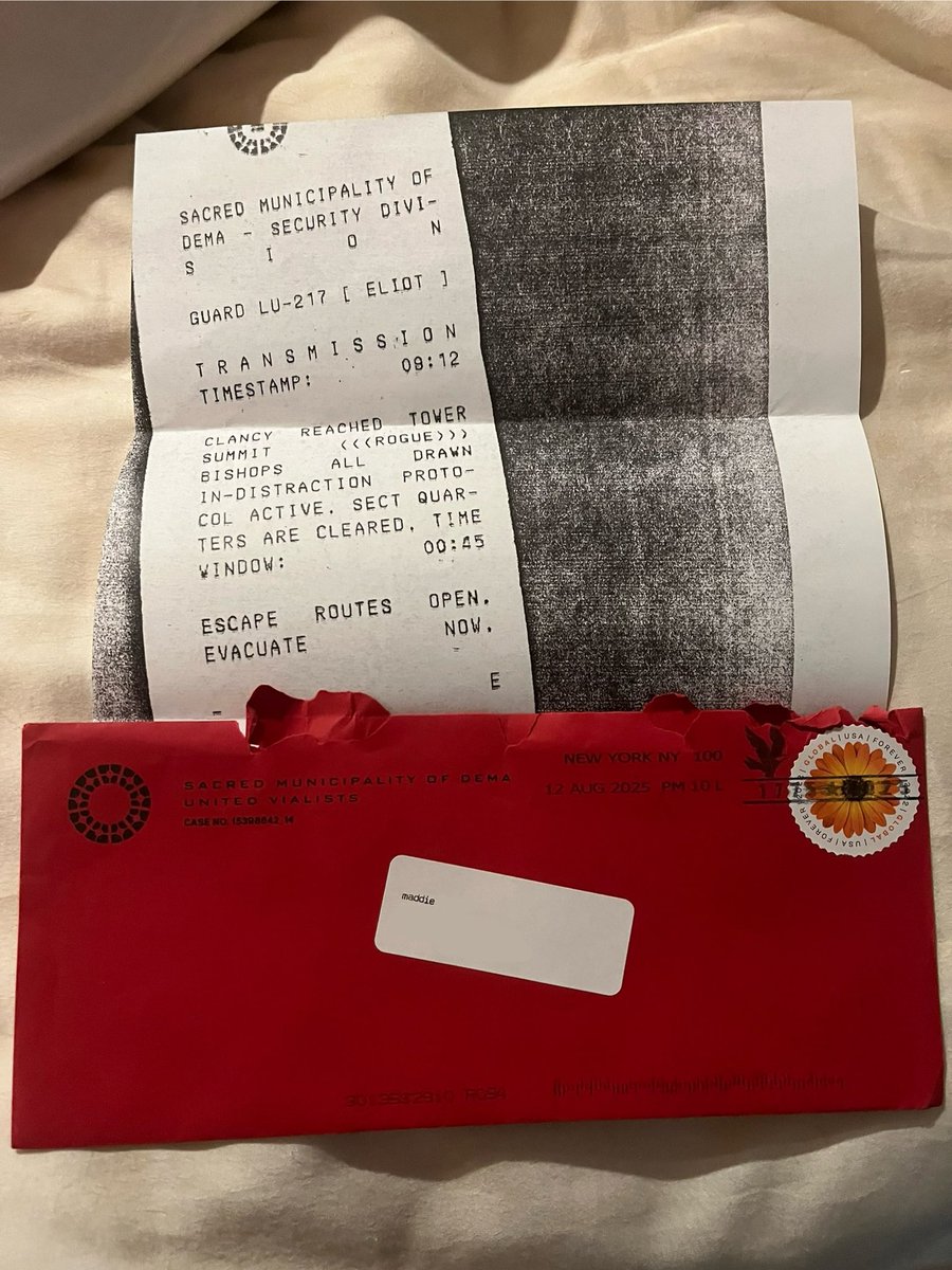 mrphjosh's tweet photo. OKAY APPARENTLY I DIDNT KNOW IT WAS RARE TO RECEIVE A LETTER BUT HI I GOT ONE https://t.co/MqCX2P1xW1