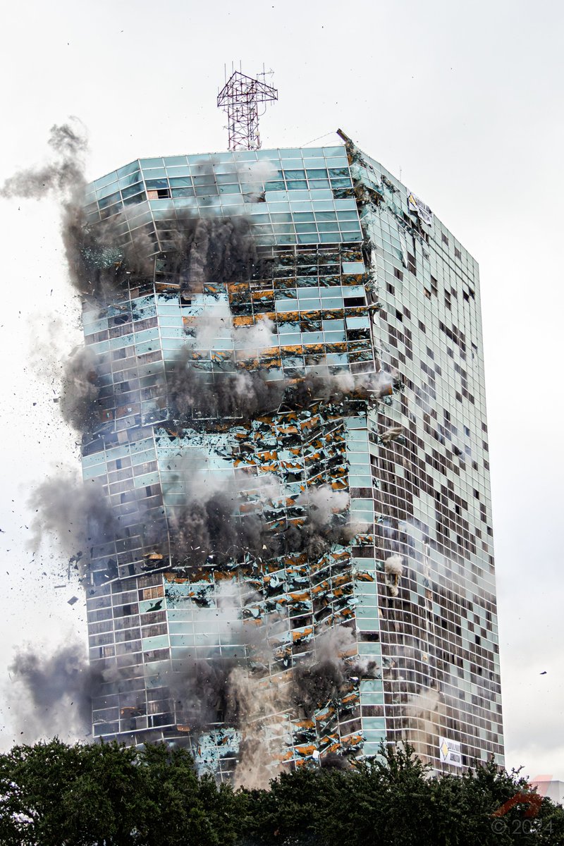 Had four DSLR/mirrorless bodies running for photos and one for video, as well as three GoPros. Best building implosion I've experienced to date 😎