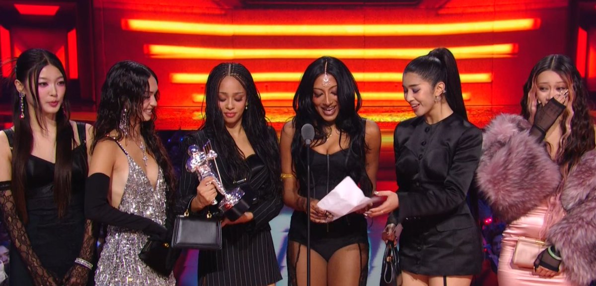 XBlazeMagazine's tweet photo. CONGRATULATIONS #KATSEYE ! Well Deserved and the fits are givingggg! #VMAs #mtvvma #firstaward #congrats https://t.co/3QDDYKs8W3