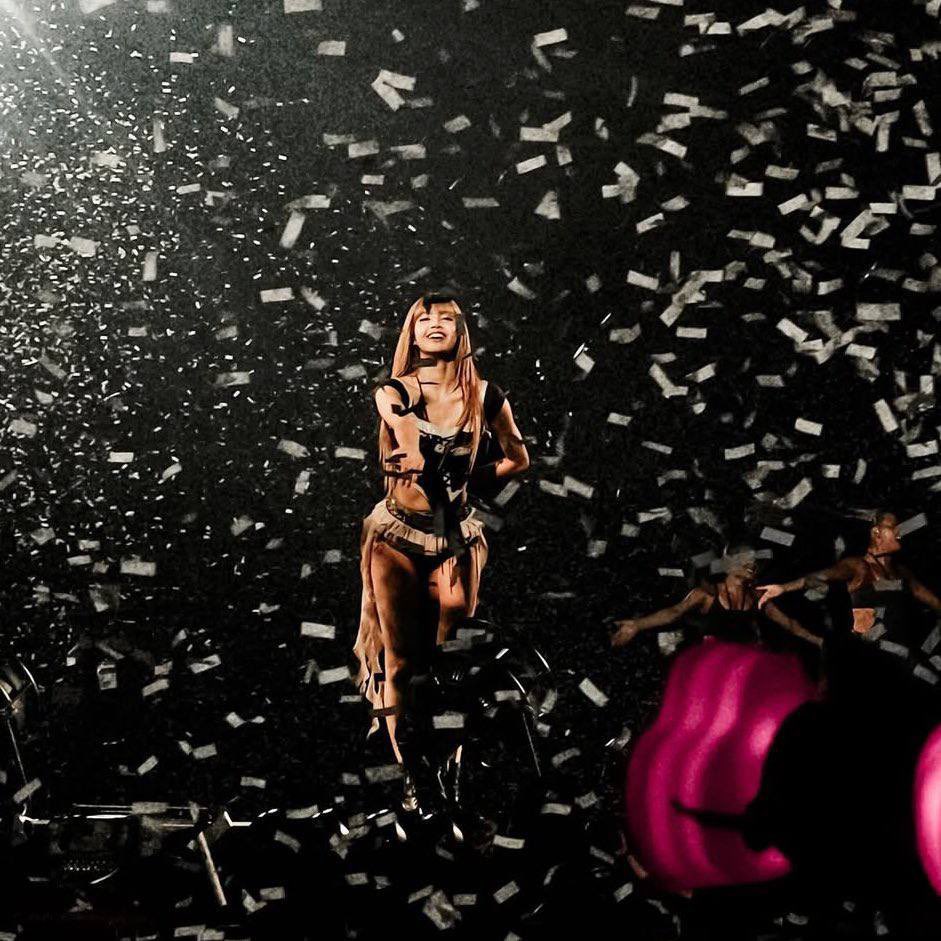 Lilies, we are Lisa’s support system. Hate trains and black propaganda will be pulled in aims of breaking her fandom, so we hope that you won’t let them get to you and avoid being gullible.

Let’s stay strong together for Lisa! 🥂

CONGRATULATIONS LISA DOJA &amp; RAYE #LISA3rdVMAWin