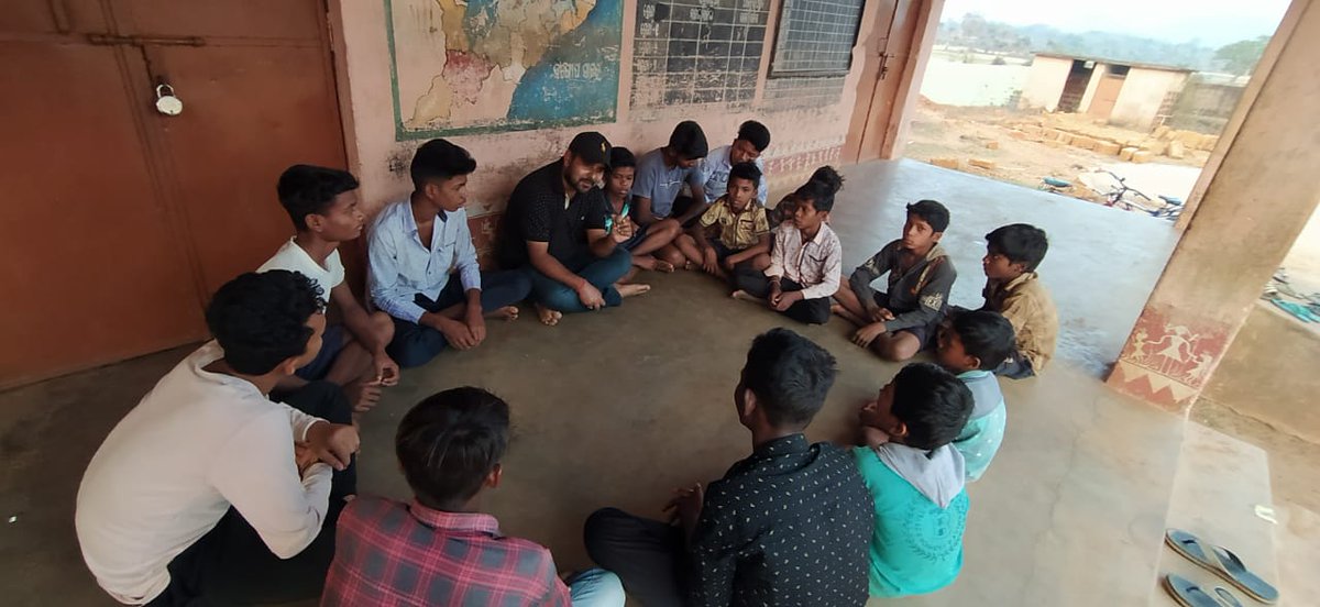 Seed balls are important because it is the easiest way to plant native plants, flowers and grasses. 
Lets work for a #greenerplanet 🌱🌍

#Seedball #GreenerPlanet #SubhransuSatpathy #ClimateChange #birdman #ClimateActionNow #environmentalist #Odisha #Dhenkanal #Kukudajhar