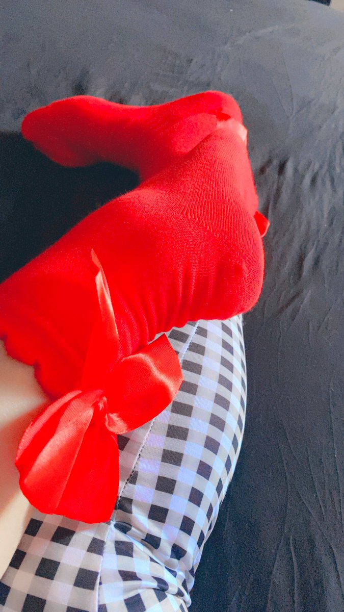 كلابي مين يجي ينظف رجلي و اهينه تحت شبشبي
#كلابي