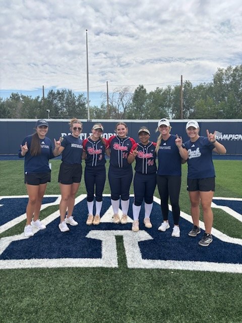 Had a great time at the UNR camp today learning from the coaching staff. Thank you <a href="/VictoriaHayward/">Victoria Hayward, OLY</a>, staff, and team for putting on an awesome camp.  #GoWolfpack! <a href="/LM_Munoz_Asia/">Lady Magic Munoz- Asia</a>