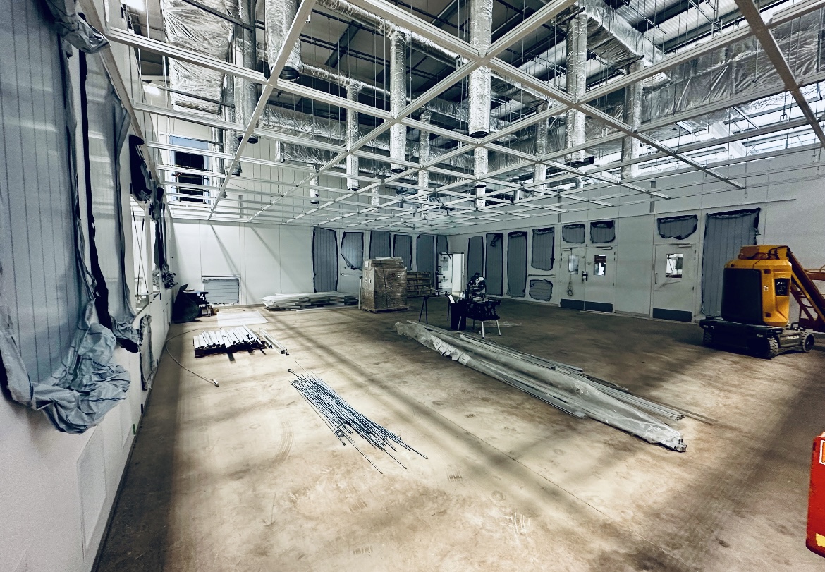 GuardtechClean's tweet image. Time to check in on that 225sqm ISO7 Medical Device Modular ⏰⏰⏰
And we can confirm it’s looking pretty awesome 💪💪💪
#guardtechroup ⬡⬢⬡⬢⬡⬢
#contaminationcontrol
#guardtechnordicab
#modularcleanrooms
#cleanroompods
#portablecleanrooms