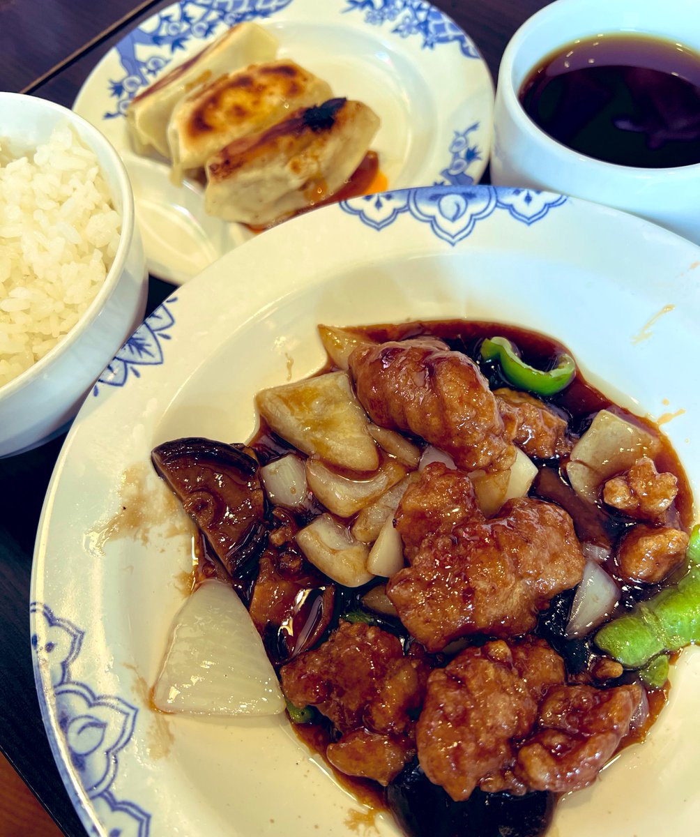 お昼はバーミヤン🍑
一番好きなメニューの黒酢豚🐽と餃子セット🎵
おいしー😊