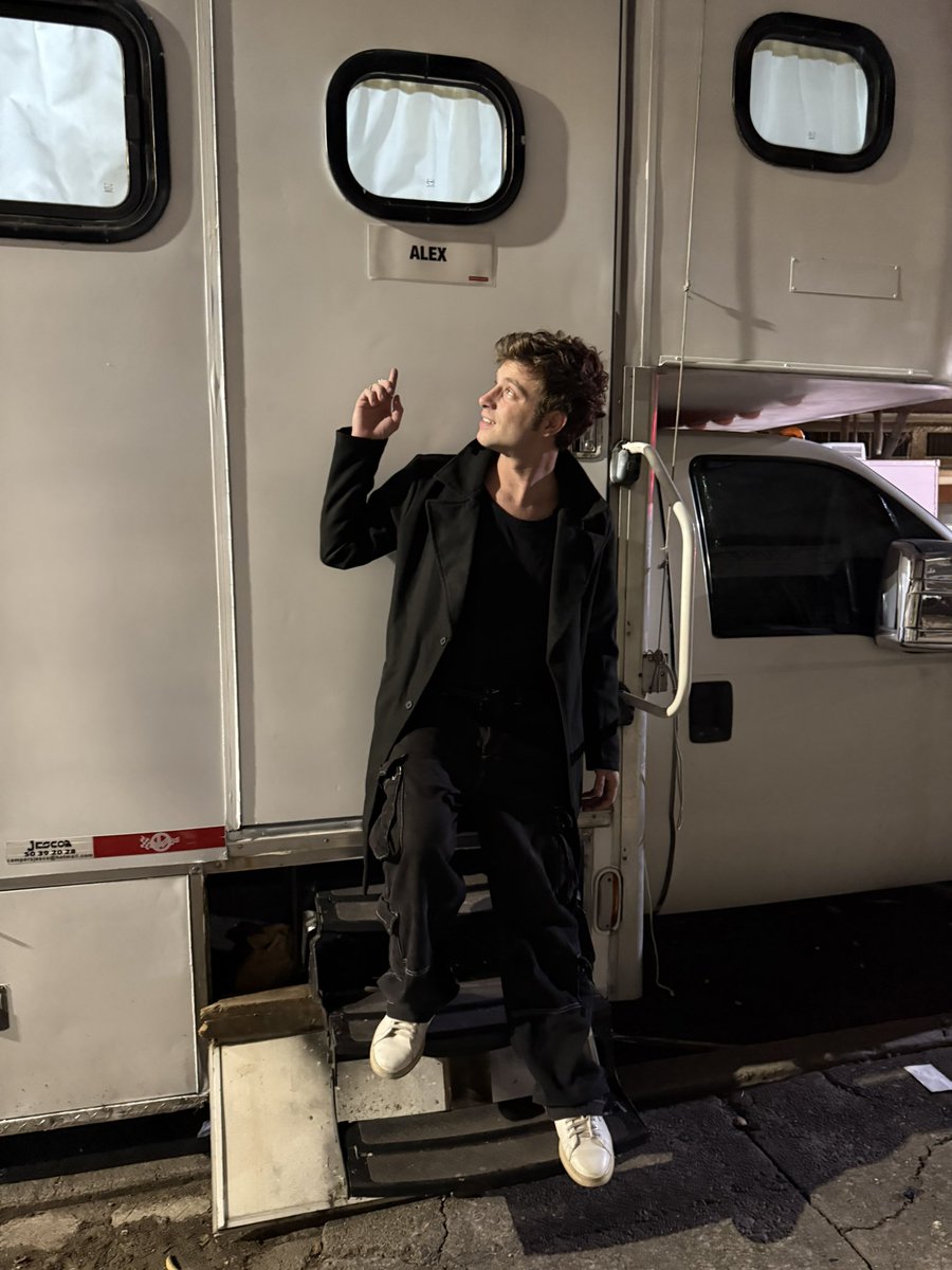 WE ARE BACK📼 
#NadieNosVaAExtranar #nnve #temporada2 #nicolashaza